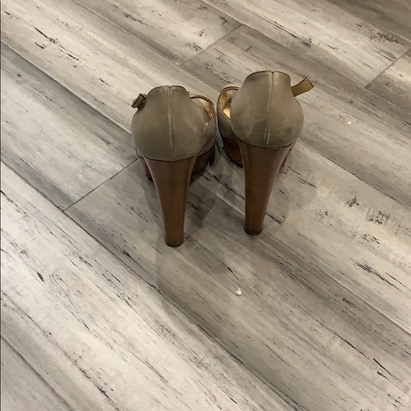 Louboutin pumps with wooden heel - Picture 5 of 7